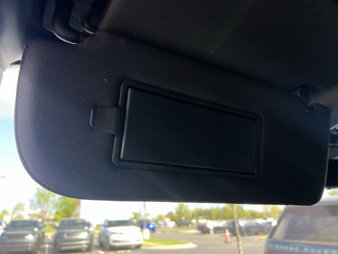 Used 2023 Land Rover Range Rover SV image 24