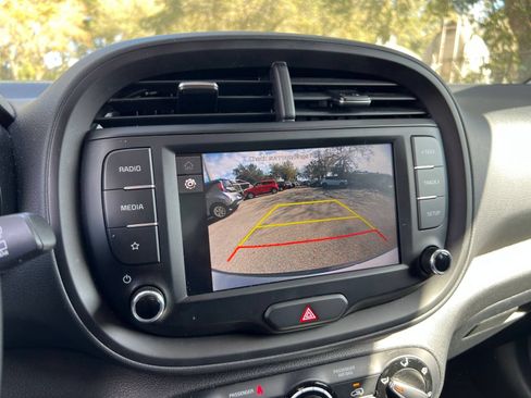 Used 2025 Kia Soul LX w/ LX Technology Package FWD image 20