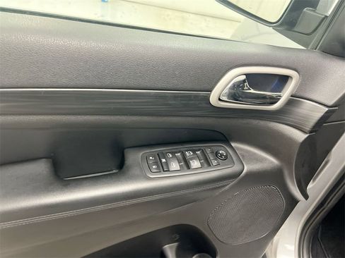 Used 2020 Jeep Grand Cherokee Laredo w/ 18" Wheel & 8.4" Radio Group image 21