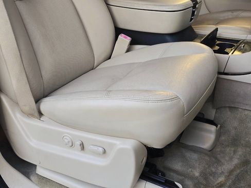 Used 2007 Cadillac Escalade EXT Base AWD 4dr Crew Cab SB w/ Information Package image 58