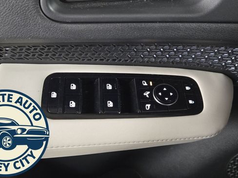 Used 2023 Nissan Ariya FWD image 26