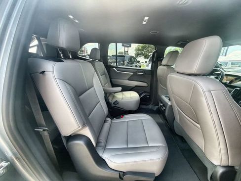 Certified 2026 GMC Acadia Elevation w/ Elevation Premium Package FWD image 26