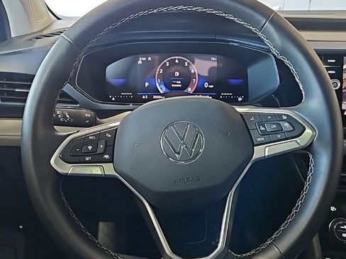 Used 2024 Volkswagen Taos SE image 33