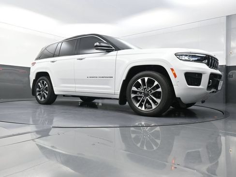 Used 2024 Jeep Grand Cherokee Overland w/ Luxury Tech Group IV AWD/4WD image 21