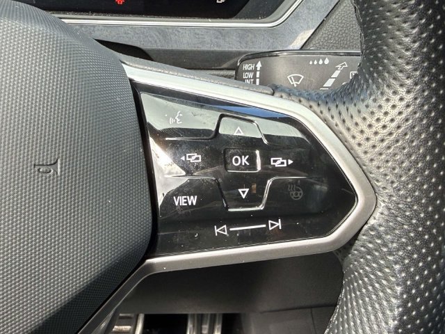 Used 2023 Volkswagen Tiguan SE R-Line FWD image 21