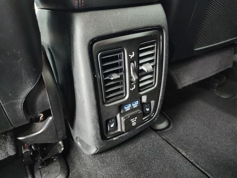 Used 2024 Dodge Durango GT image 34