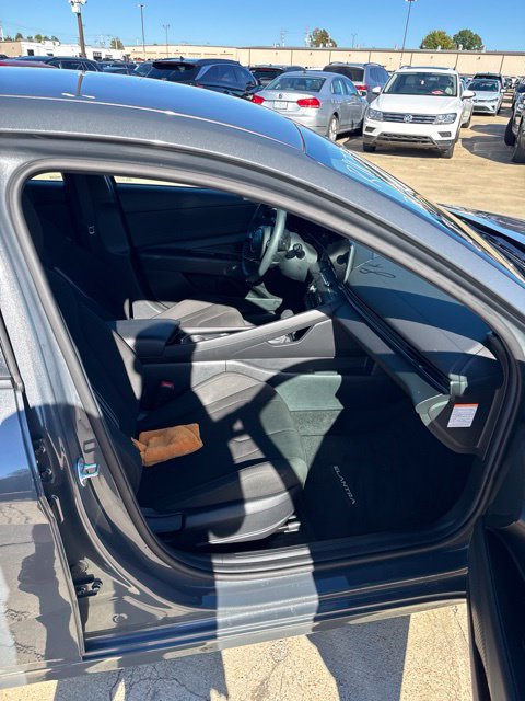 Used 2026 Hyundai Elantra SEL FWD image 15