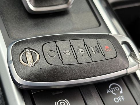 Certified 2025 Nissan Pathfinder SL image 42