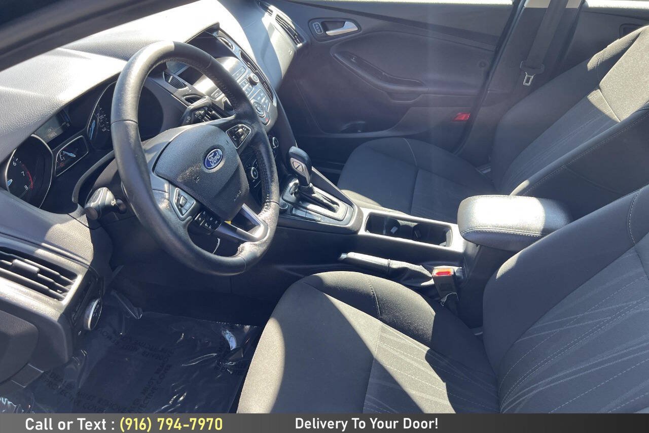 Used 2018 Ford Focus SE w/ Cold Weather Package FWD image 13
