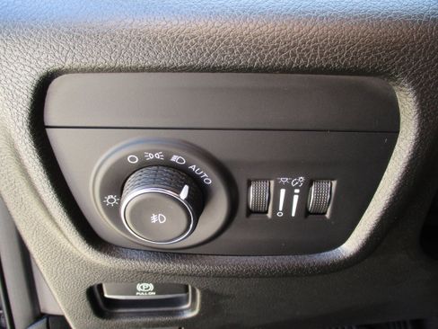 Used 2022 Jeep Grand Cherokee L Limited image 36