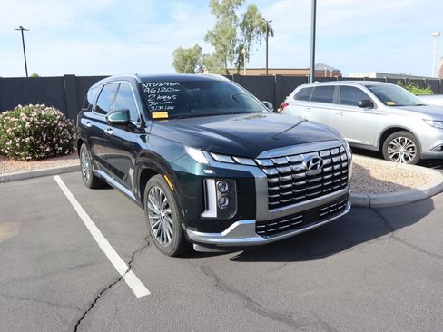 Used 2023 Hyundai Palisade Calligraphy image 3