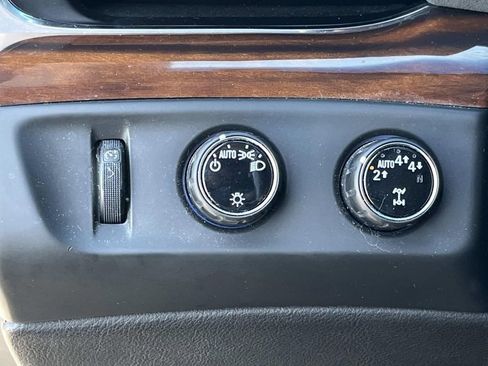 Used 2018 Cadillac Escalade Luxury AWD/4WD image 30