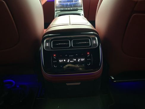 Used 2023 Mercedes-Benz S 580 4MATIC Sedan w/ 3D Technology Package image 27