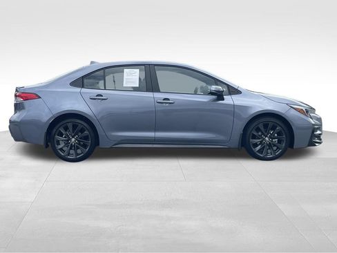Used 2025 Toyota Corolla SE FWD image 2