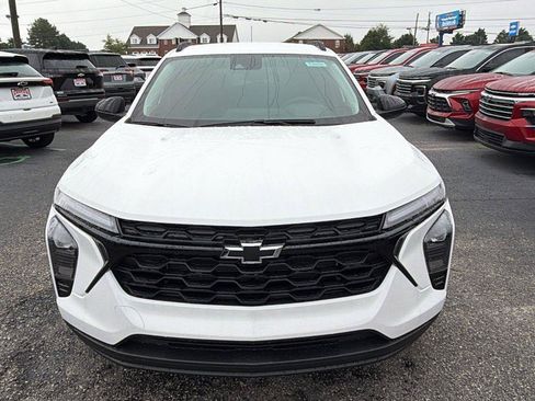 New 2026 Chevrolet Trax LT w/ Driver Confidence Package FWD image 2