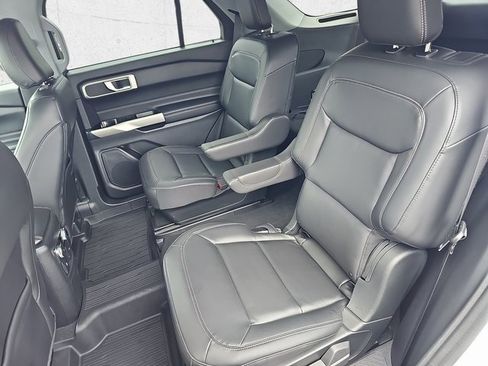Used 2022 Ford Explorer XLT w/ Equipment Group 202A image 16