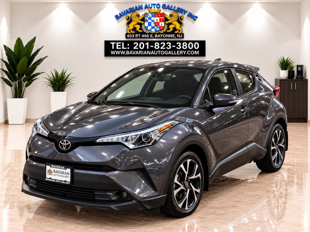 Used 2018 Toyota C-HR XLE FWD image 1
