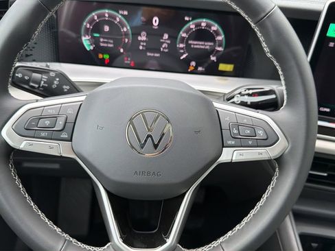 New 2026 Volkswagen Tiguan SE FWD image 11