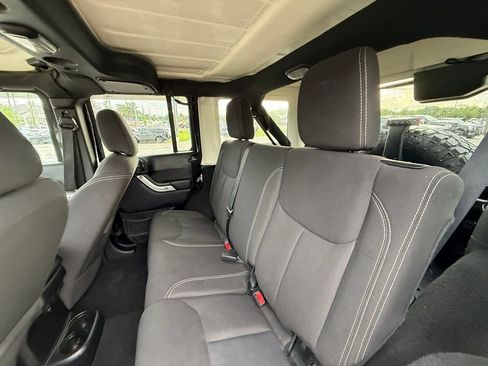 Used 2016 Jeep Wrangler Unlimited Sahara AWD/4WD image 23