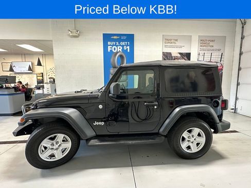 Used 2018 Jeep Wrangler Sport AWD/4WD image 4