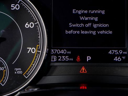 Used 2019 Bentley Bentayga image 23