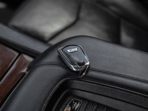 Used 2018 Cadillac Escalade ESV Luxury RWD image 53
