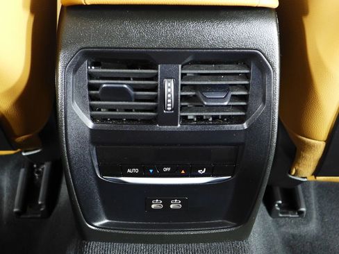 Used 2025 BMW 330i Sedan w/ Premium Package RWD image 24