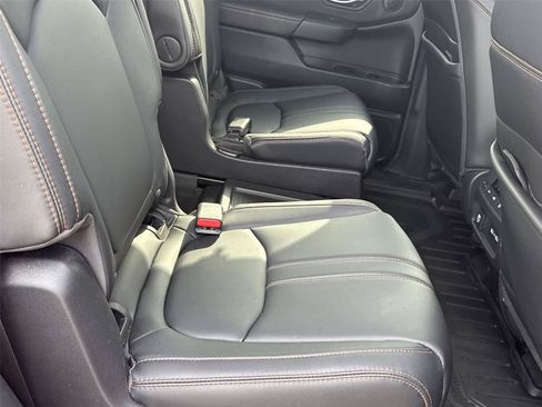 Used 2023 Honda Pilot TrailSport image 14