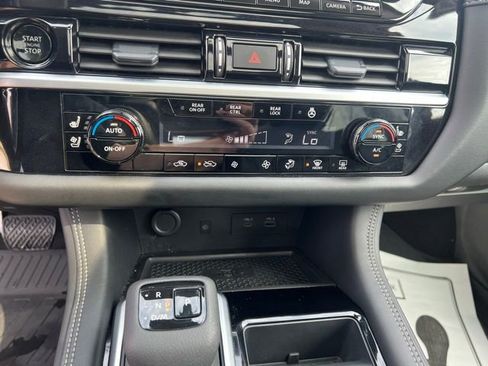 Used 2025 Nissan Pathfinder Platinum image 21