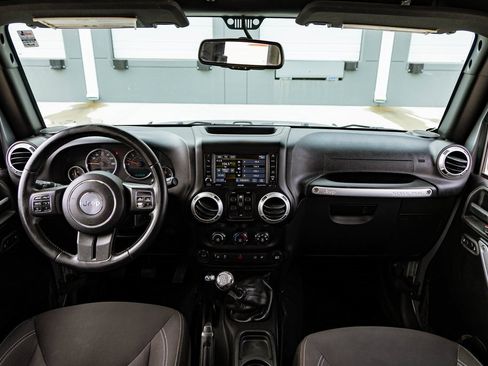 Used 2015 Jeep Wrangler Unlimited Sahara w/ Dual Top Group image 29