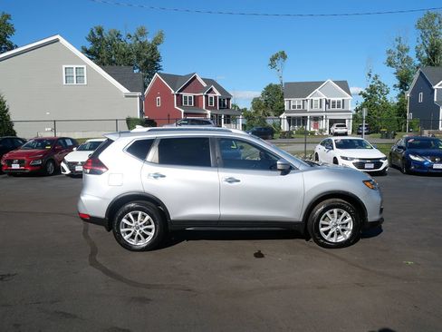 Used 2018 Nissan Rogue SV AWD/4WD image 8