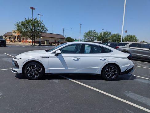 Used 2025 Hyundai Sonata SEL FWD image 6