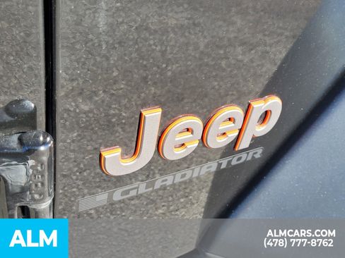 Used 2024 Jeep Gladiator Mojave image 13