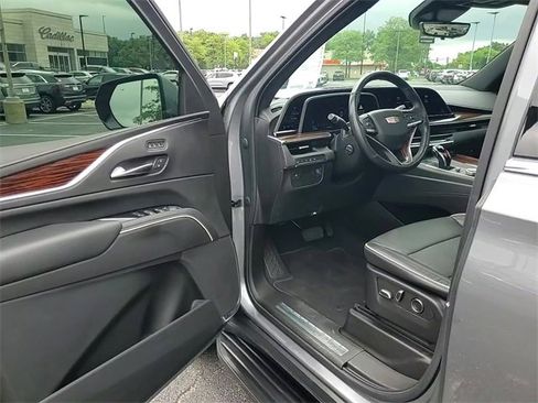 Certified 2021 Cadillac Escalade ESV Premium Luxury image 12