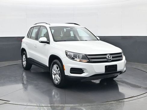 Used 2016 Volkswagen Tiguan S image 3