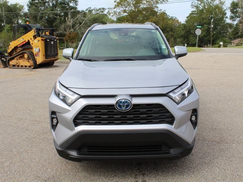 Used 2022 Toyota RAV4 XLE Premium image 5