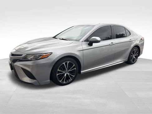 Used 2018 Toyota Camry SE w/ Moonroof Package image 1