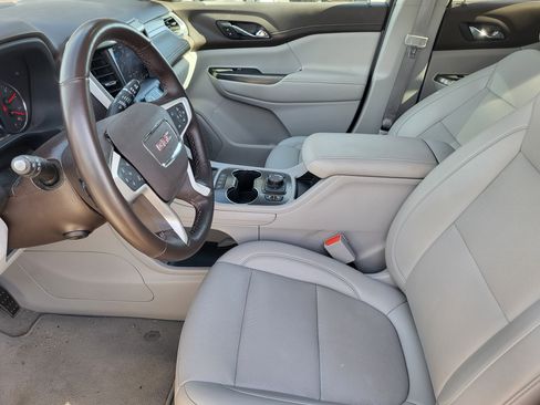 Used 2023 GMC Acadia SLT w/ Technology Package image 9