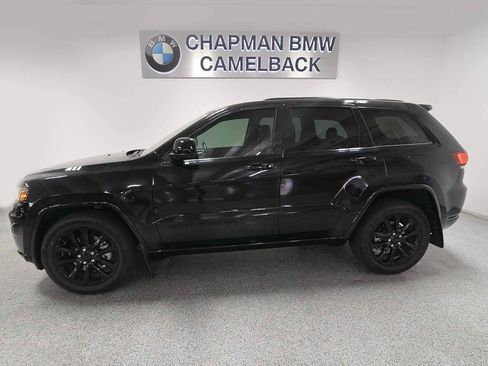 Used 2021 Jeep Grand Cherokee Laredo X AWD/4WD image 3