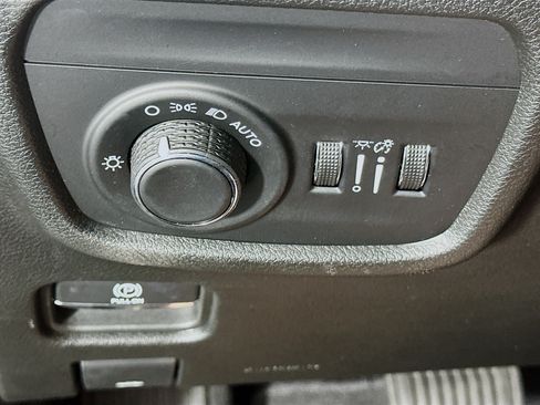 Used 2023 Jeep Grand Cherokee Altitude AWD/4WD image 17