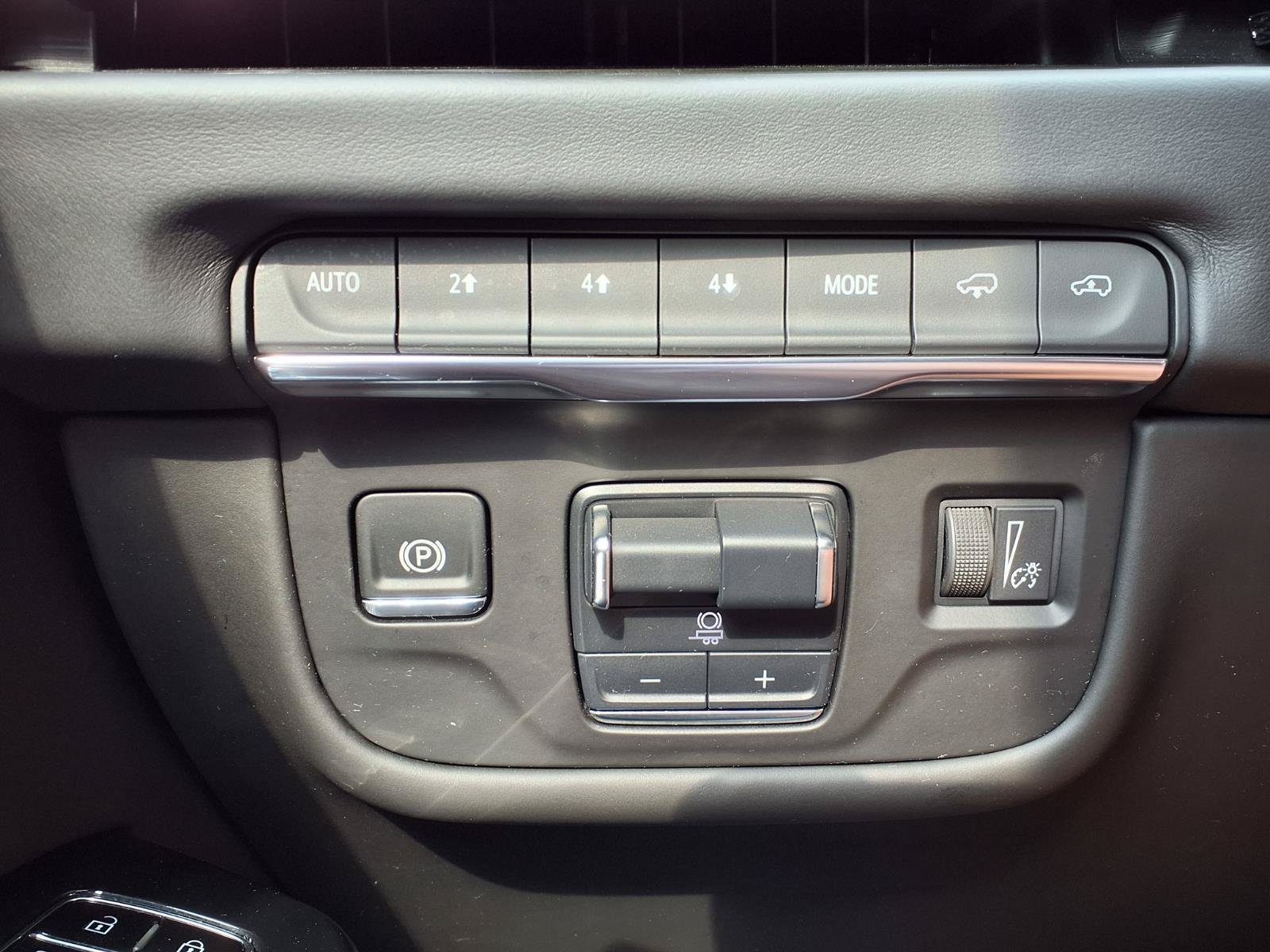 Used 2025 Cadillac Escalade Premium Luxury Platinum w/ LPO, Floor Liner Package AWD/4WD image 27