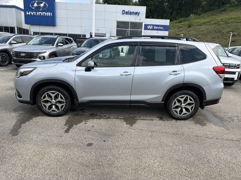 Used 2022 Subaru Forester Premium w/ Popular Package #1 AWD/4WD image 7