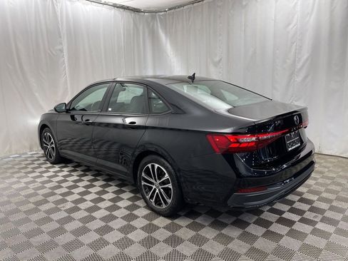 Used 2025 Volkswagen Jetta Sport image 4