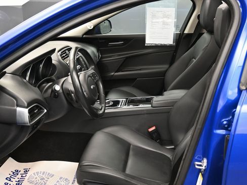 Used 2017 Jaguar XE Premium image 17