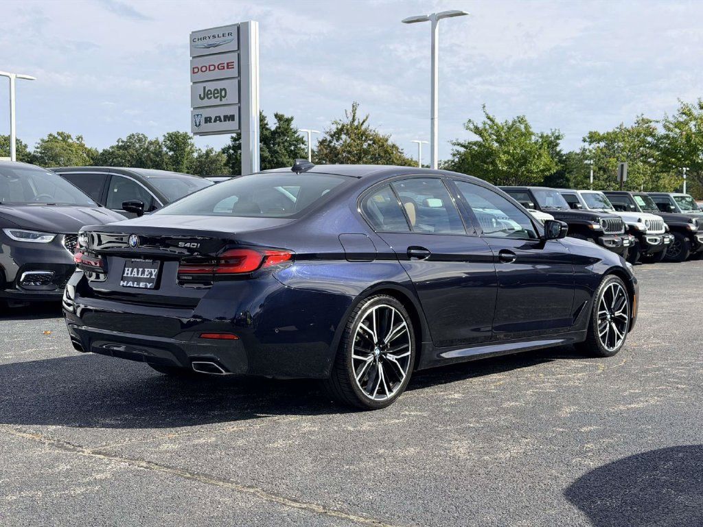 Used 2022 BMW 540i w/ Executive Package RWD image 2