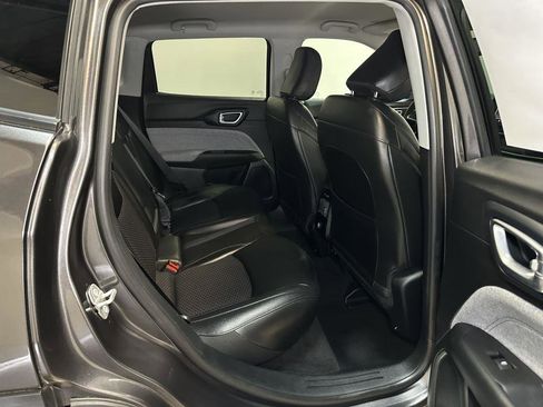 Used 2022 Jeep Compass Latitude image 35