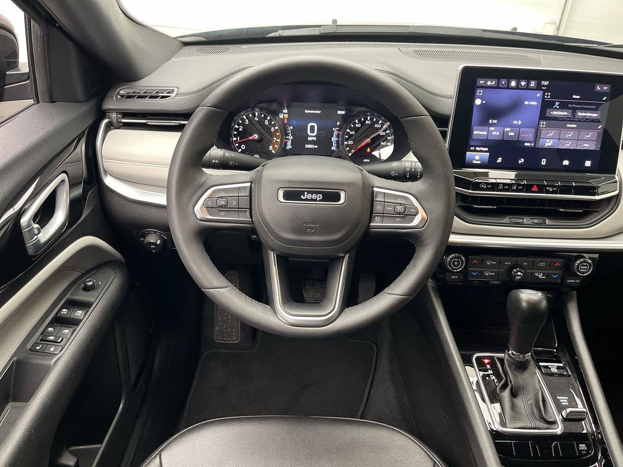 Used 2025 Jeep Compass Limited AWD/4WD image 14