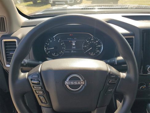 Used 2023 Nissan Frontier SV image 18