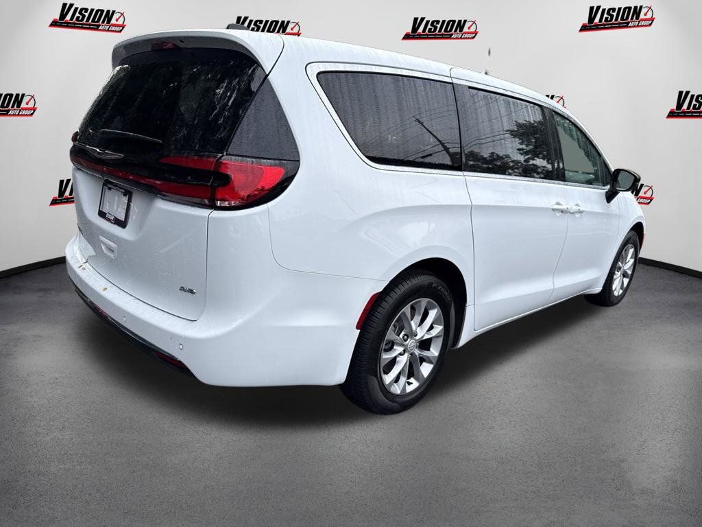 New 2026 Chrysler Pacifica Select AWD/4WD image 5