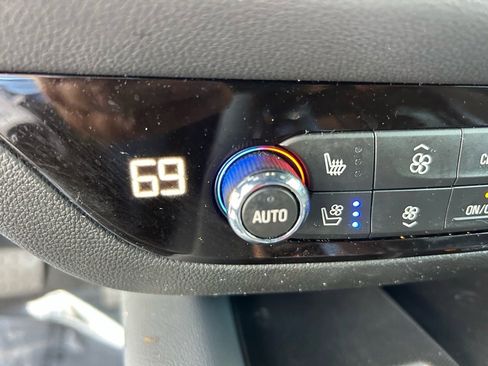 Used 2024 Buick Enclave Premium image 28